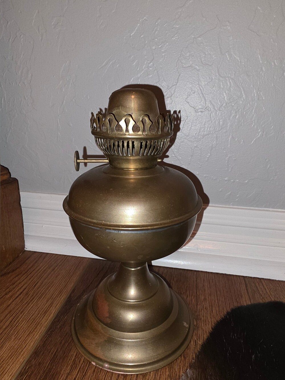 Vintage Metal Oil/Kerosene Lamp With Wick